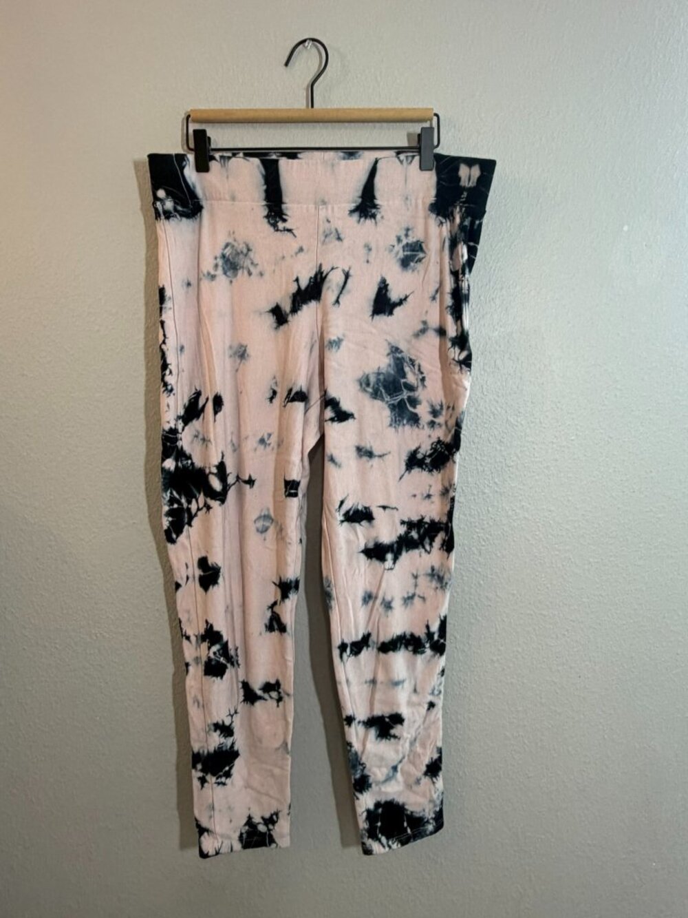 Torrid Pink & Black Tie Dye Fleece Sweatpants Joggers Womens Size 2 (2X / 18-20)